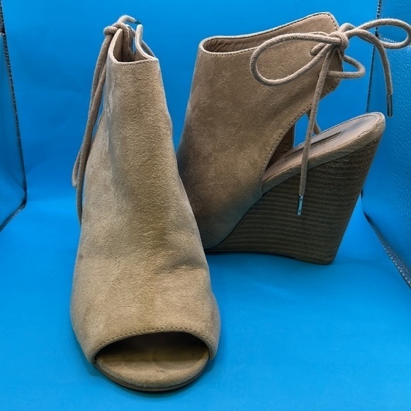 Women's Forever 21 Beige Wedge Tie-Back Faux Suede Shoes - Size 6.5 - Picture 2 of 8